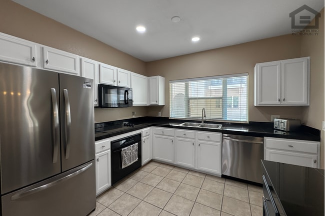 Building Photo - 3Bed/2.5Bath Condo at Priest Dr/Rio Salado Pkwy! -- ATTACHED 3-CAR GARAGE!