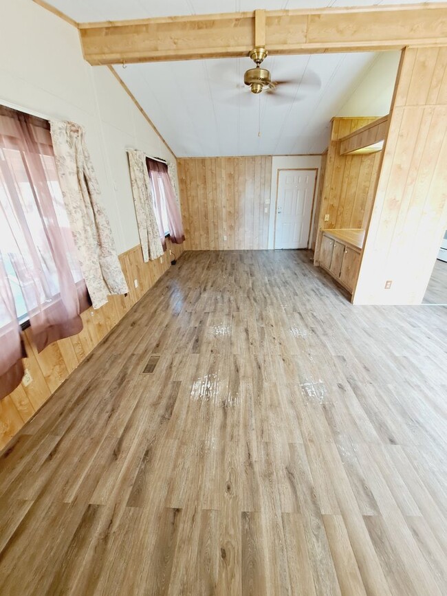 Building Photo - 2 Bedroom 2 Bathroom Trailer w/ Outdoor Sh...