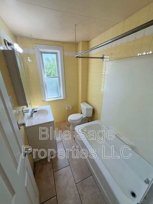 Building Photo - 601 Littlecroft Rd