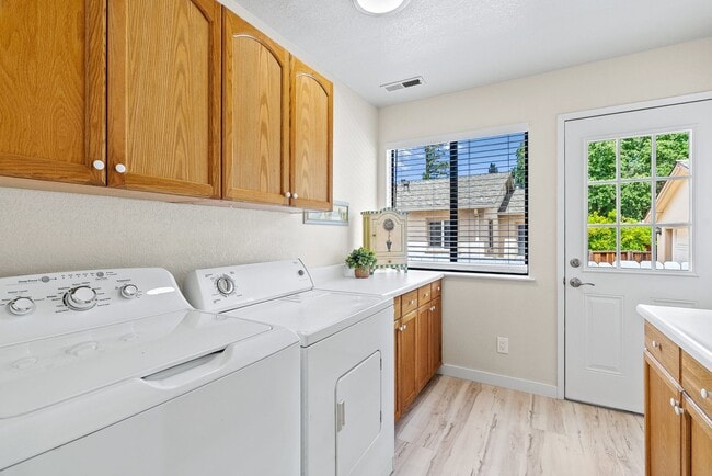 Building Photo - Beautiful Home | Completely Remodeled | Prime Location