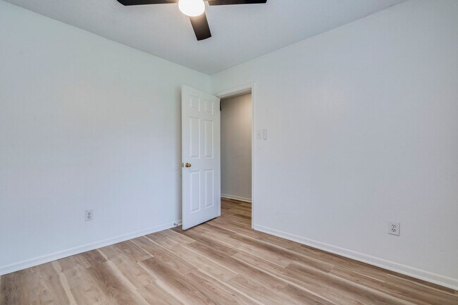Building Photo - 1306 Glenda Dr