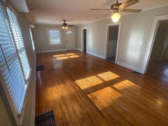 Living area - 1801 S Olive St