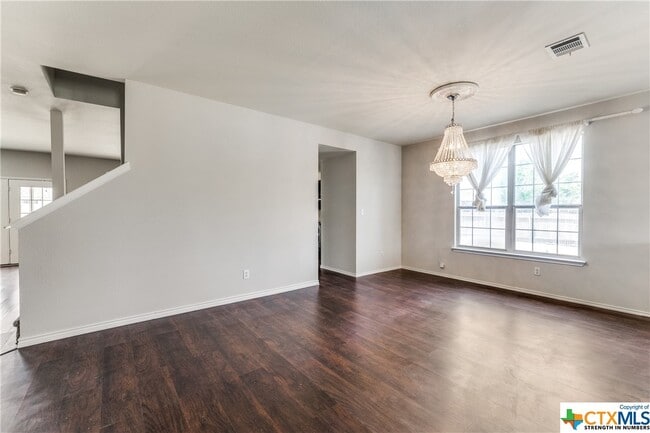 Building Photo - 300 Santolina Ln