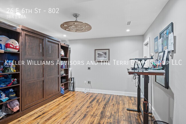Building Photo - 26 E 6th St