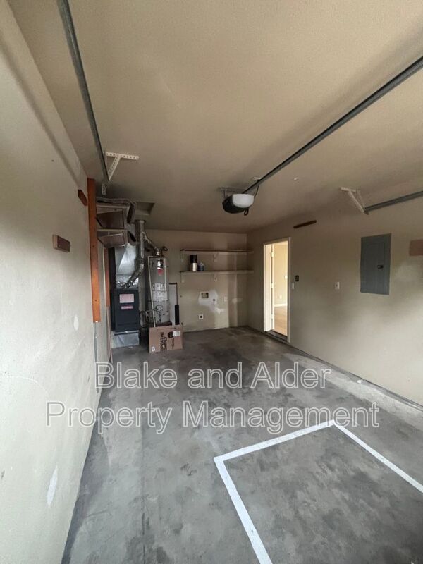 Building Photo - 7012 SE 72nd Ave