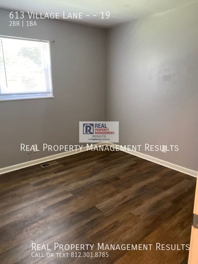 Building Photo - 613 Village Ln