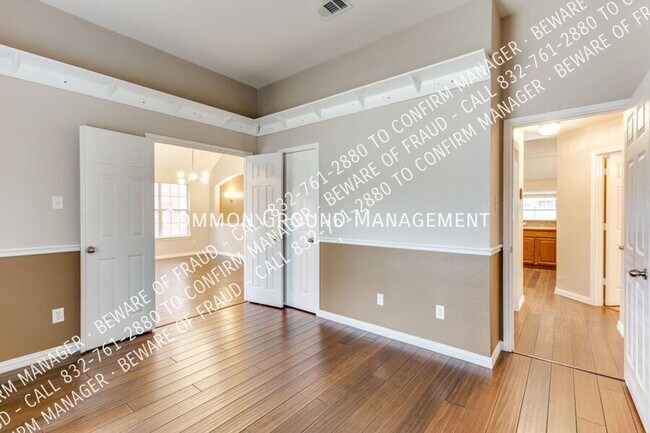 Building Photo - 815 Hickory St