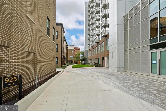 Building Photo - 925 N Fairfax St