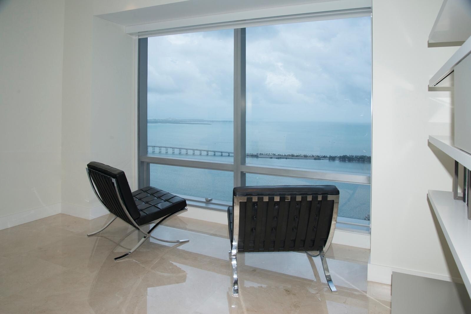 Building Photo - 1425 Brickell Ave