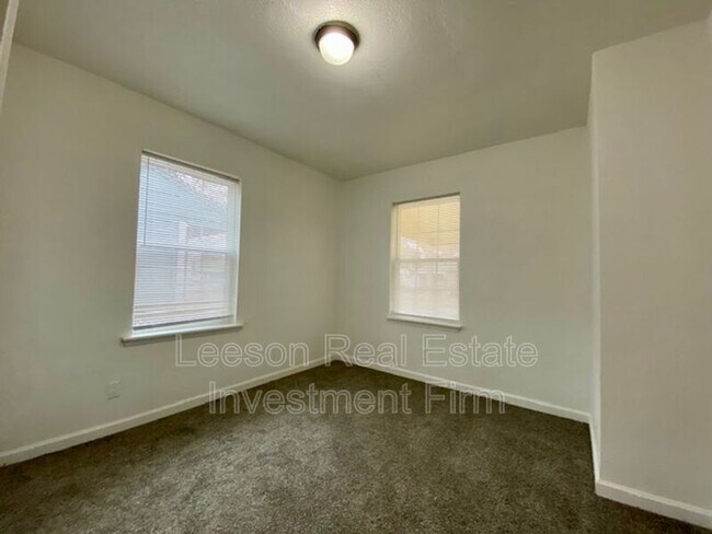 Building Photo - 3042 Fulton St