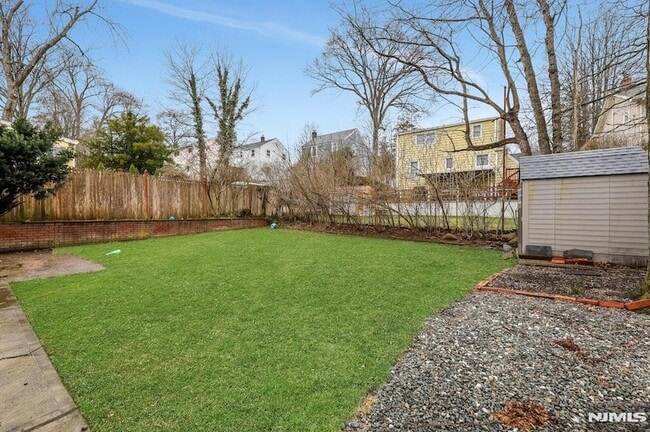 Building Photo - 95 Grove St