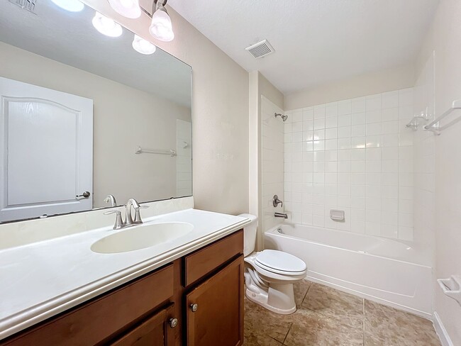 Building Photo - 6 BEDROOM 3 BATHROOM TWO STORY HOME ON IND...