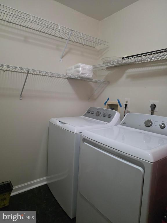 Building Photo - 1037 Gardenview Loop