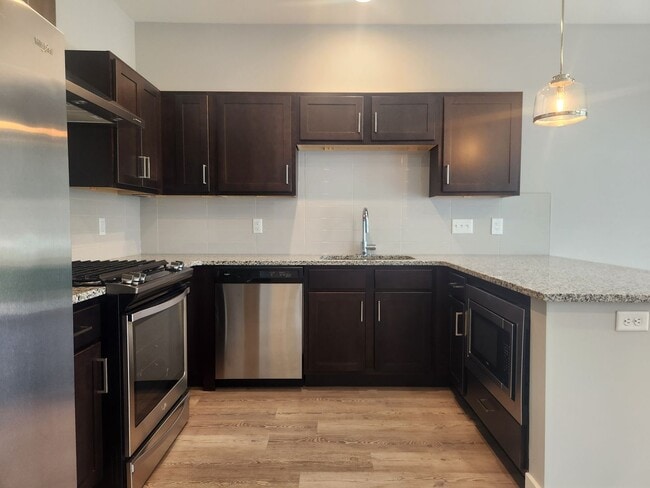 Building Photo - Two Bedroom Townhome