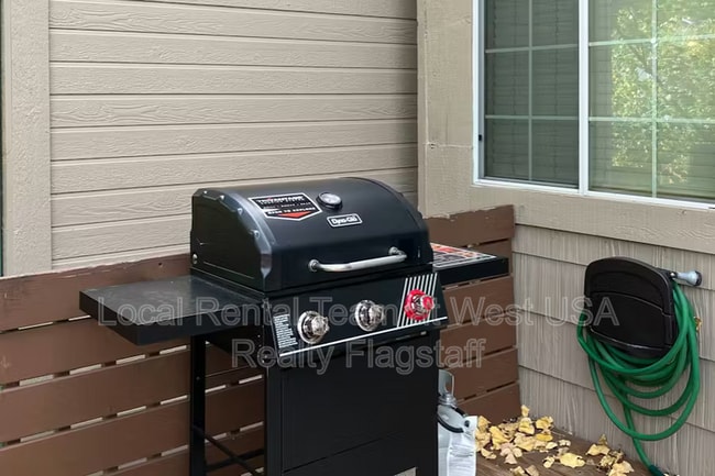 Building Photo - 1105 W Overland Pass Dr