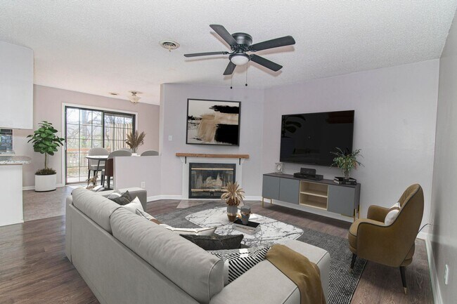 Building Photo - Knoxville 37938 - 2 bedroom, 2 bath home - Contact Jean Chung (865) 386-1022