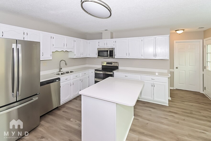 Building Photo - 8819 Lindstrom Cove