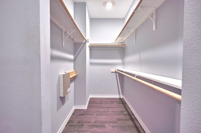 Building Photo - Mission Ridge beauty-4 bedroom 3 1/2 bath-...