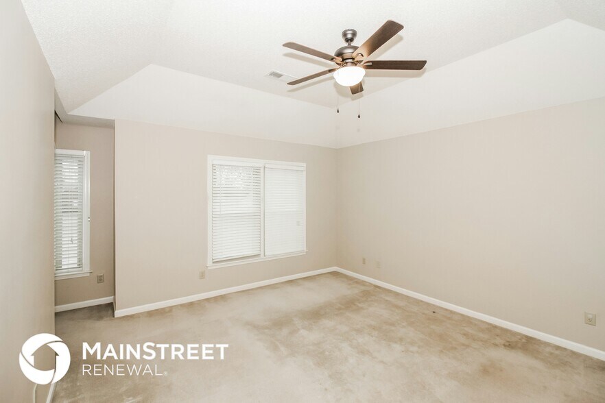 Building Photo - 1990 3 Pines Cove