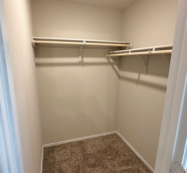 Building Photo - AVAILABLE NOW!