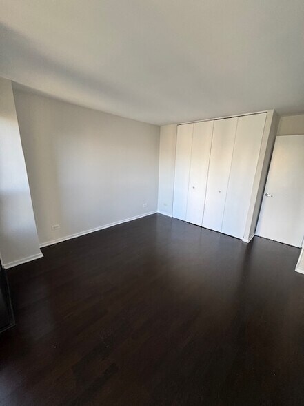 Building Photo - 30 E Huron St