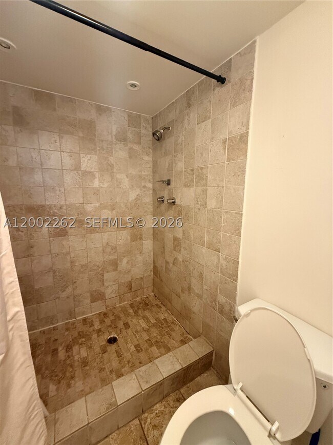 Building Photo - 9440 Live Oak Pl