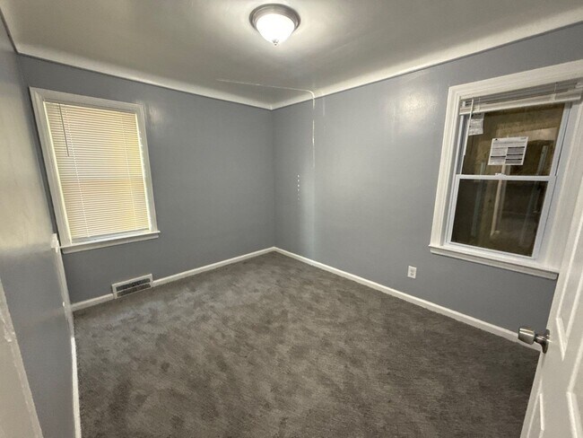 Building Photo - 3 Bedroom Home In Detroit