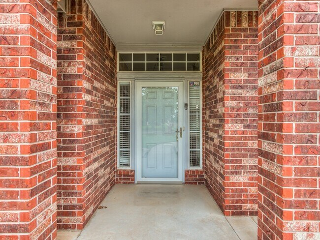Building Photo - Stunning Open-Concept Home with Luxury Primary Suite & Outdoor Living