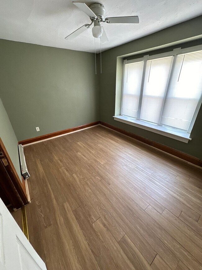 Building Photo - 3 bedroom 1 bath