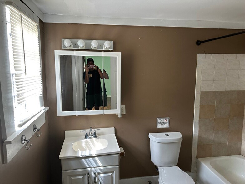 Building Photo - 24 Palmer St