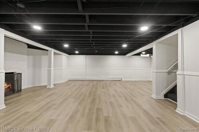 Building Photo - 95 Hillsdale Rd