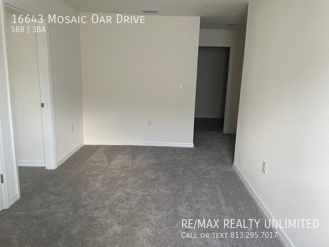 Building Photo - 16643 Mosaic Oar Dr