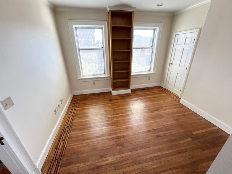 Building Photo - 409 Temple St