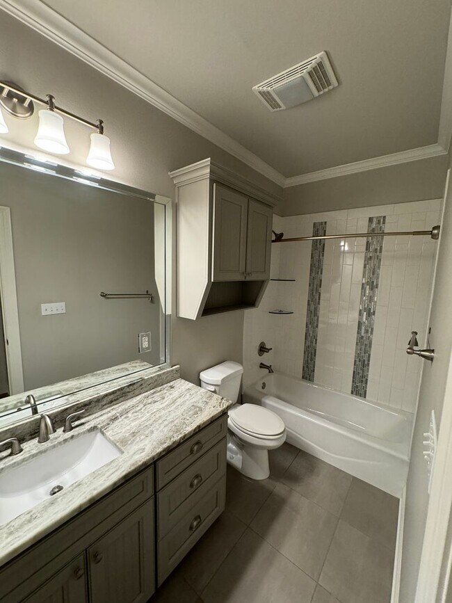 Building Photo - Gated Community close to Barksdale Air Force Base...
