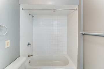 Building Photo - 852 Lincoln Ave