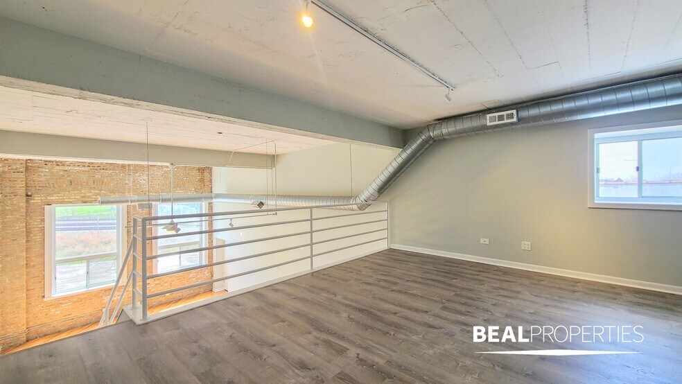 Building Photo - 2320 N Damen Ave