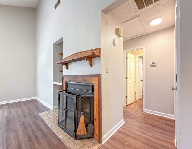 Building Photo - 1556 Twin Lakes Cir