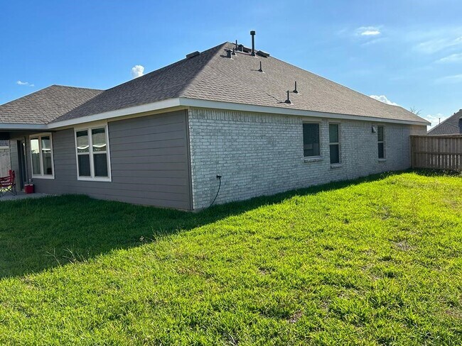 Building Photo - 7410 Hillside Arbor