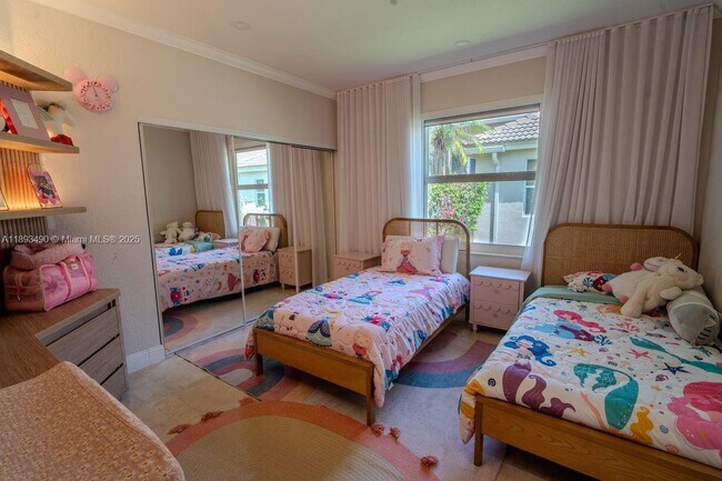 Building Photo - 2493 Poinciana Dr