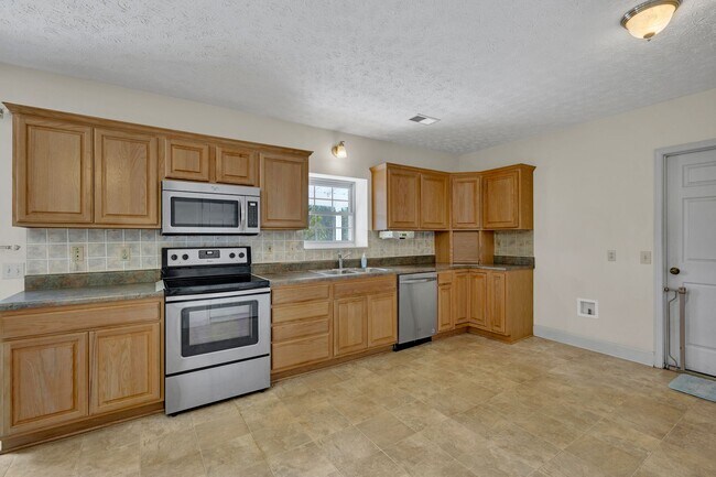 Building Photo - 7506 Sleepy Hollow Rd