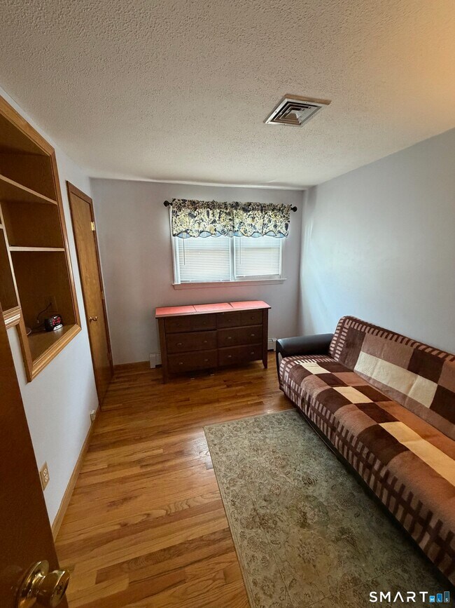 Building Photo - 23 Magnolia St