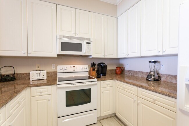 Building Photo - Stunning 8th-Floor Oceanview Condo – 3 Bed, 2.5 Bath