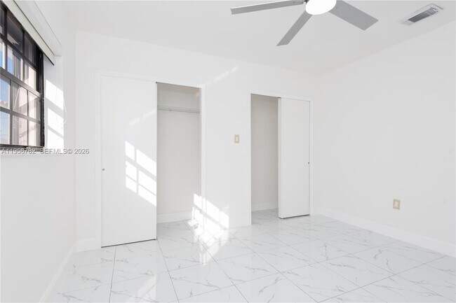 Building Photo - 2615 SW 32nd Ct