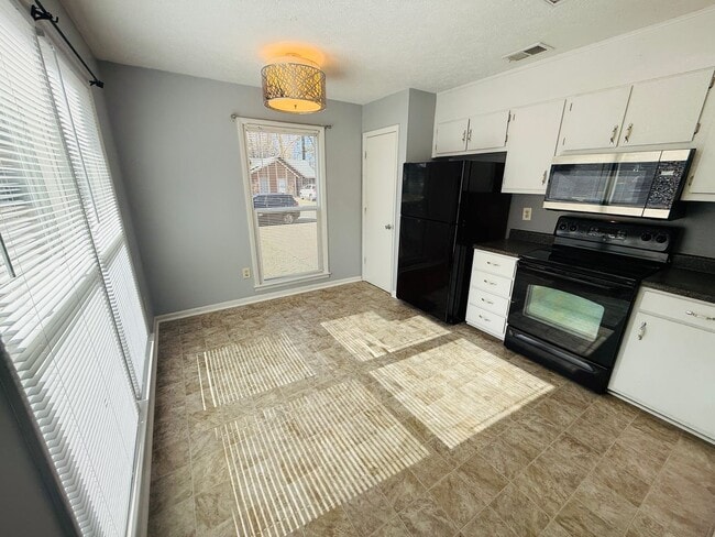 Building Photo - 7060 Candlewood Dr