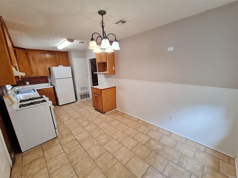 Building Photo - 1618 Midway St