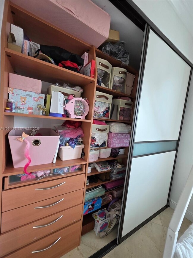 Building Photo - 601 NE 36th St