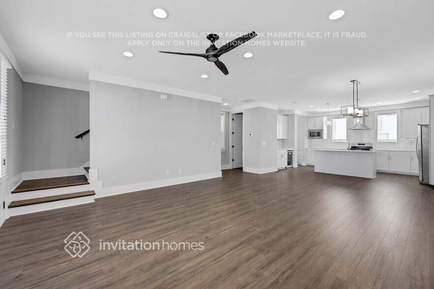 Building Photo - 647 Vernon Ave