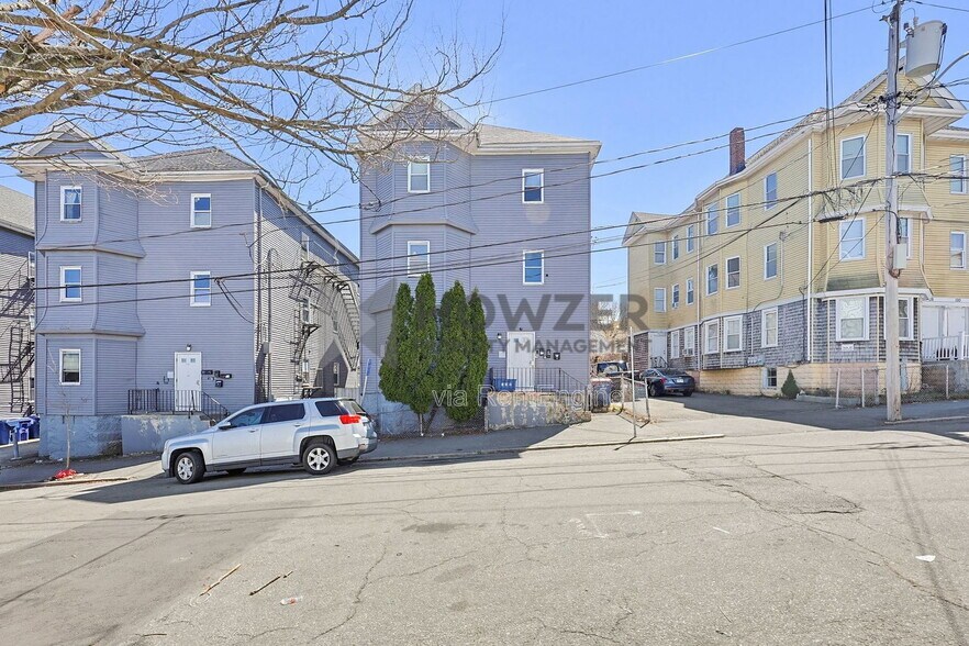 Building Photo - 116 Clark St