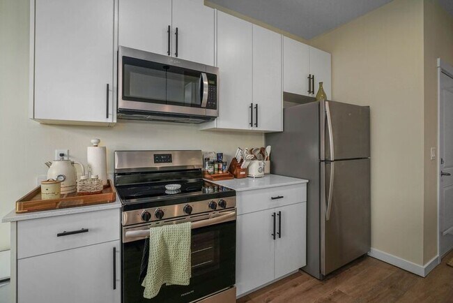 Building Photo - 190 Elma Ave SE