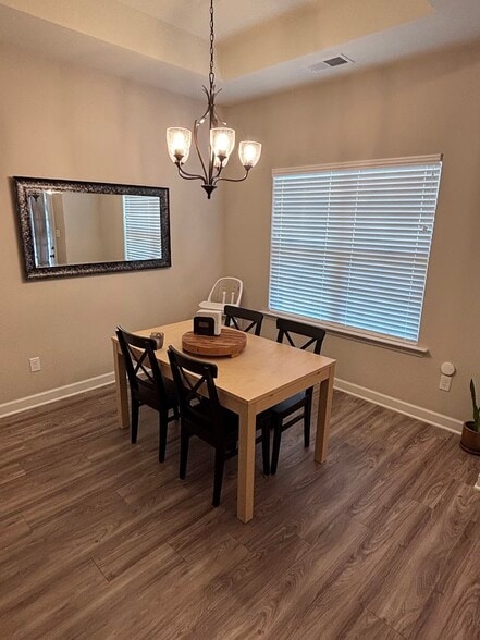 Dining Area - 2533 Darlene St